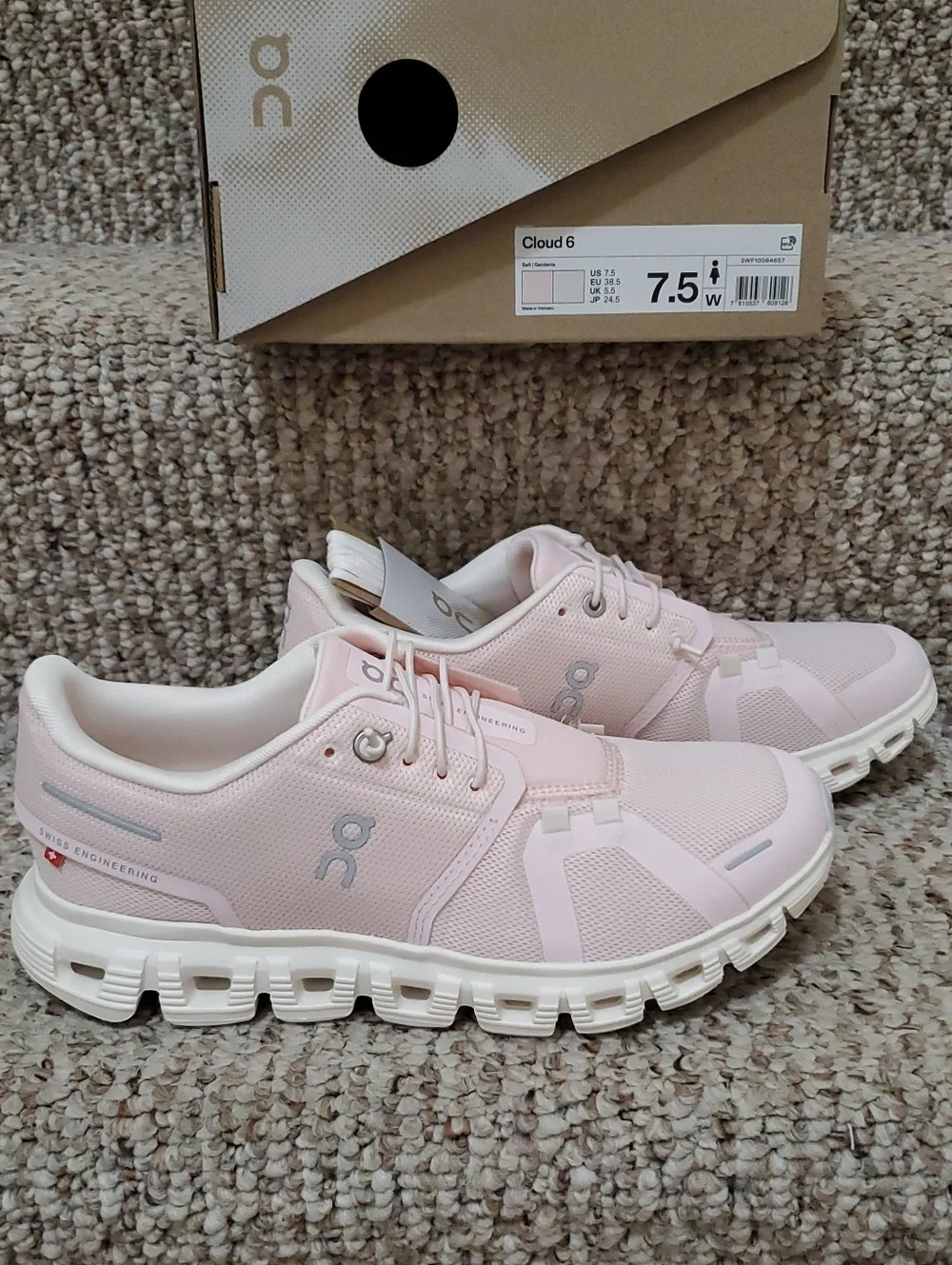On Running Women's Cloud 6 Shoes in Salt/Gardenia, Size 7.5